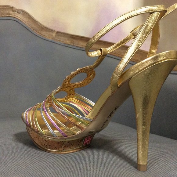 BCBGirls Women's Debby Platform T-Strap sandal, size 6.5 - Picture 14 of 15